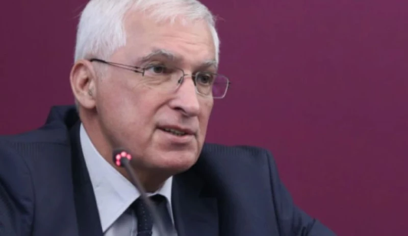 Икономист: Навлизаме в цикъл на стагнация, финансите са в будна кома