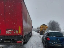 Тежката зимна обстановка предизвика хаос в страната