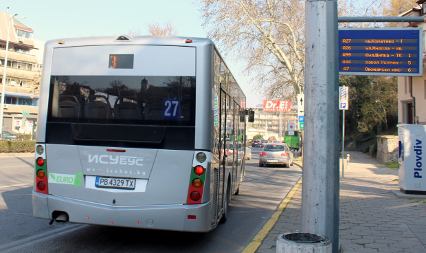 Традиционното кукерско шествие по случай Сирни заговезни спира движението на