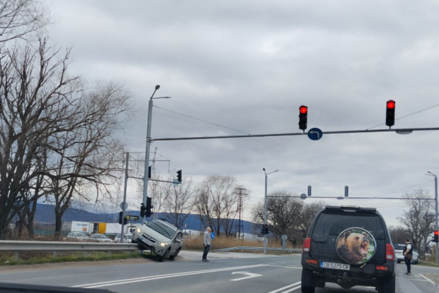 Пътнoтранспортно произшествие e станало преди минути на Околовръстното в Пловдив