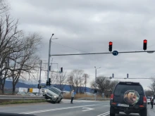 Джип се озова върху мантинела на Околовръстното в Пловдив