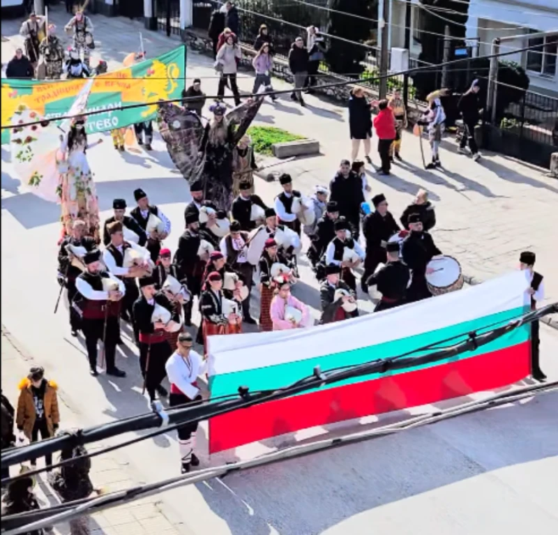 Кукери гониха злите сили в "Коматево"