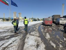 Леките автомобили преминават с приоритет през Дунав мост