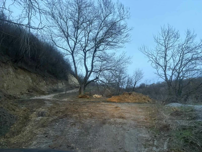 Свлачище скъса колектор за отпадни води край Варна