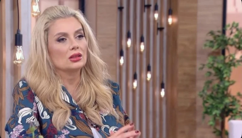 Венета Райкова отново сама