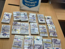 Митнически служители задържаха хиляди недекларирани британски лири и евро на МП Капитан Андреево
