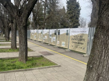 Изложбата "Алея на дарителите" беше открита под липите