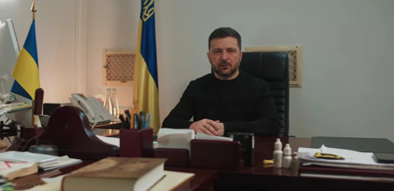 "Четири години, откакто Путин превзе Киев за три дни. Това говори много за нашата съпротива": Зеленски се обърна към народа от бункера в Киев