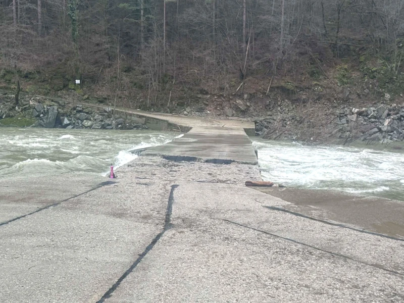Временно затварят за движение моста над река Арда край село Китница
