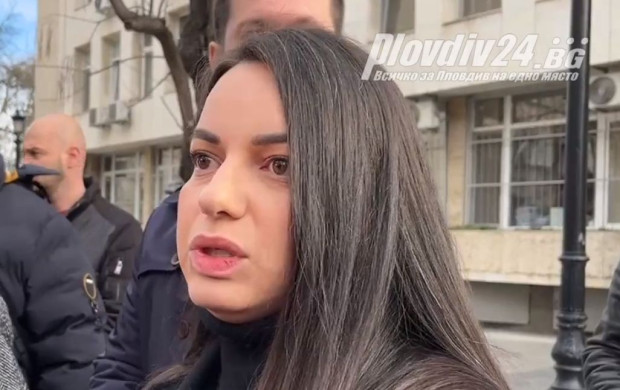 Роднини и приятели на убитото семейство при тежката катастрофа на