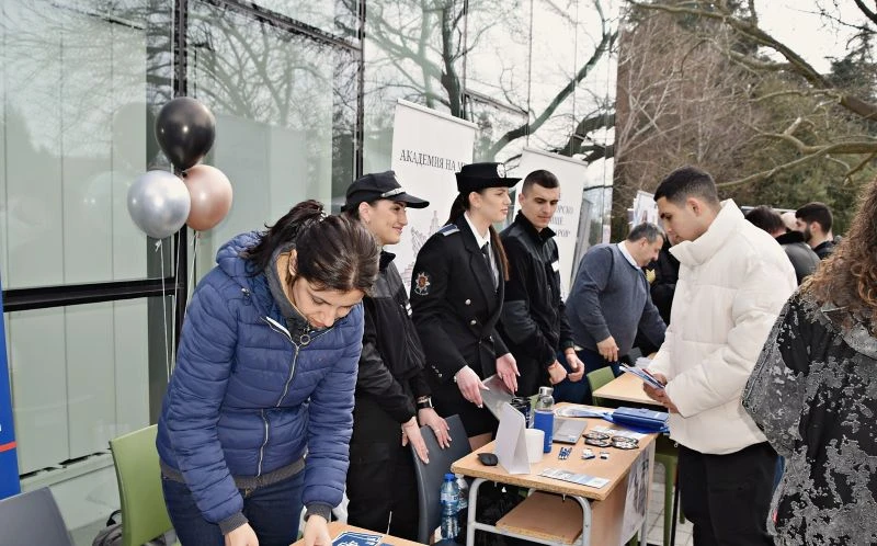 Университетски форум "Бъдеще в България" събра десетки младежи в Сандански