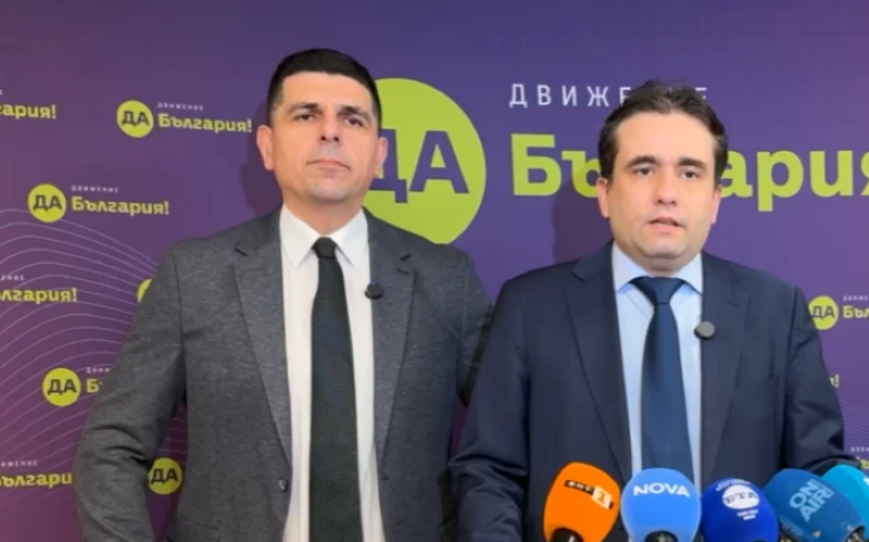 Божидар Божанов: Мнозинството, което беше свалено, продължава да тича като кокошка с отсечена глава