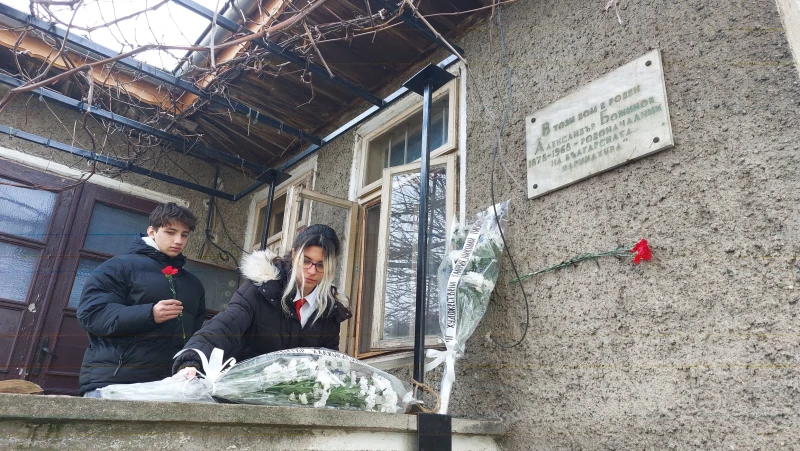 Александър Божинов почетоха в родния му Свищов