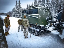 Режещ студ и замръзващи оръжия – как американски войници тренират в Арктика