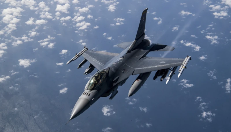 Изтребител F-16 се разби на оживена магистрала в Турция