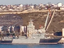 Руският разузнавателен кораб "Иван Хурс" със значителни повреди е забелязан в Севастопол