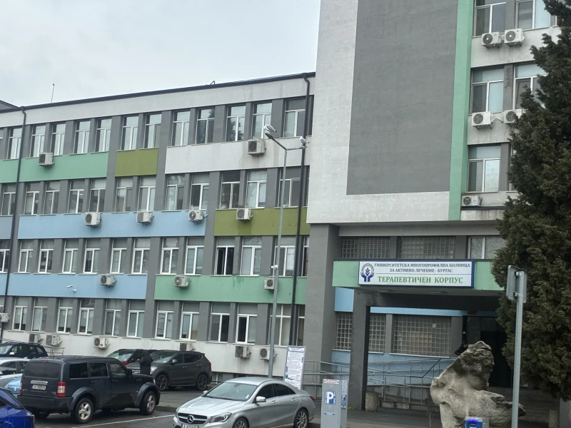 Трима души, включително две деца, стигнаха до Окръжна болница в Бургас след катастрофа до Братово