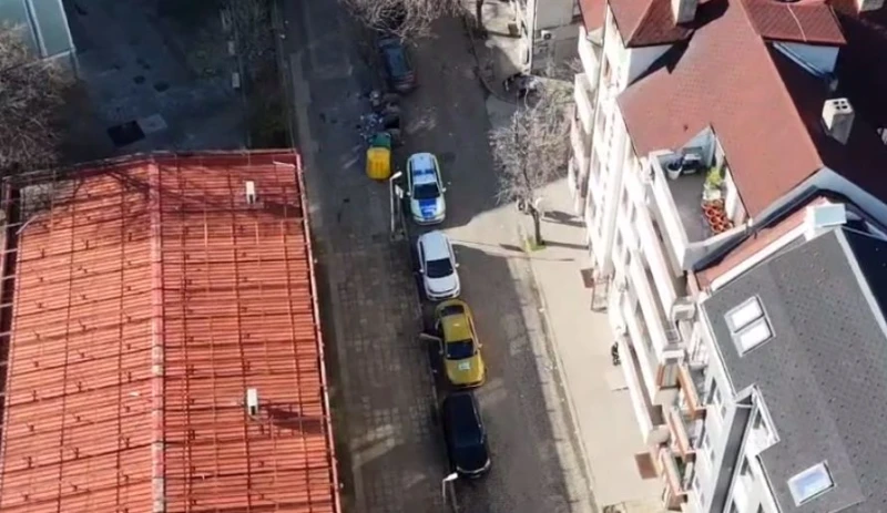 Труп на мъж е открит до училище в Пловдив
