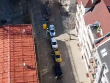 Труп на мъж е открит до училище в Пловдив