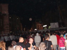 Сблъсъци между протестиращи и полиция пред Аджисан махала