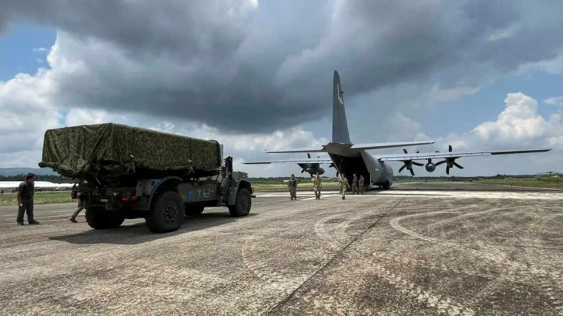 Американски военен самолет се удари в бетонна бариера във Филипините