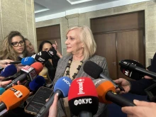 Искра Михайлова обясни защо трима депутати от ''ДПС - Ново Начало" гласуваха "за'' промените в ИК 