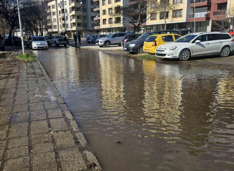 ВиК работят интензивно за отстраняването на аварията в "Северен"
