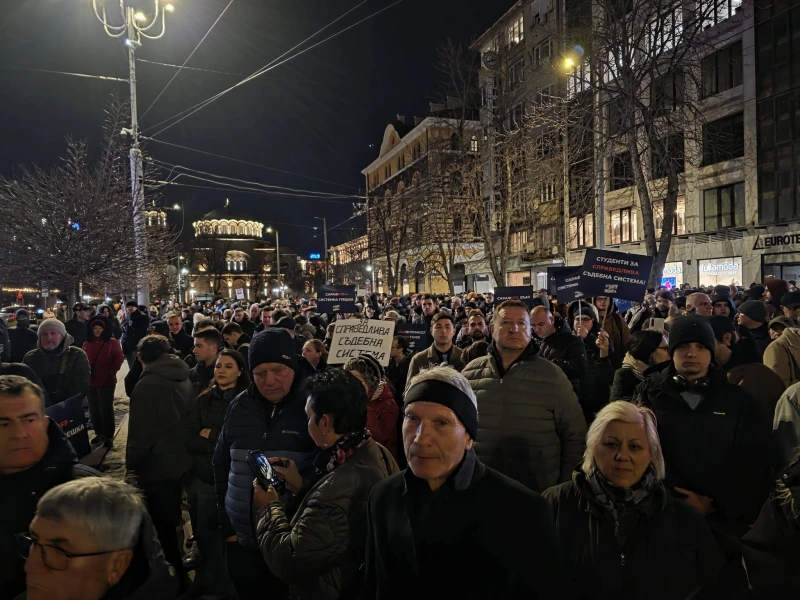Протестиращи искат свалянето на Сарафов от поста на главен прокурор