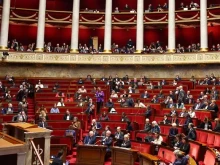 Френският парламент отхвърли вота на недоверие към правителството