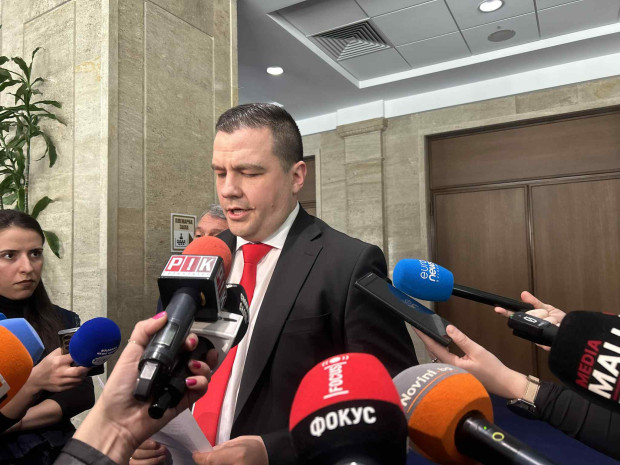 След разкритията около и прекратяването на участието му в изпълнителната