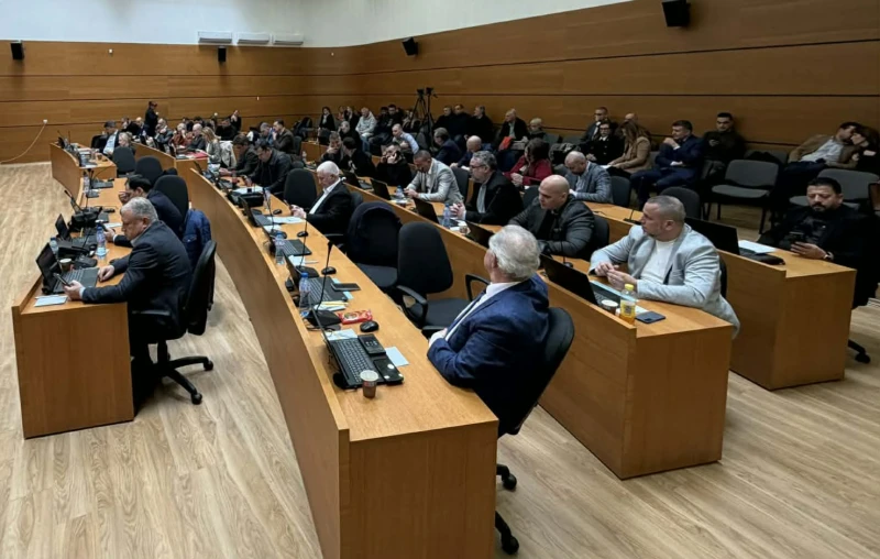 Решено: Увеличават заплатите в община Пловдив със задна дата