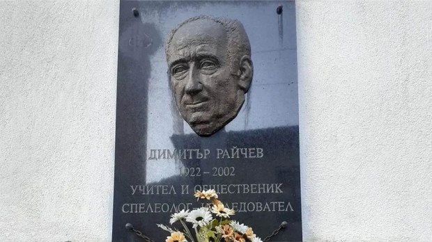 Днес от 11 00 ч в Чепеларе ще бъдат поднесени венци