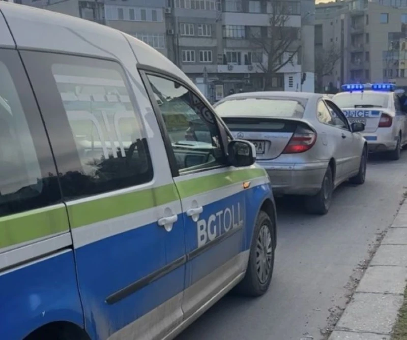 Екип на ТОЛ и полиция отби шофьор в центъра на Варна и му свали номерата