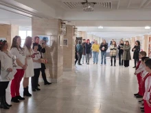 Деца от Смолян поздравиха кмета и администрацията за Баба Марта