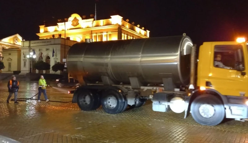 Започва миене на столичните улици