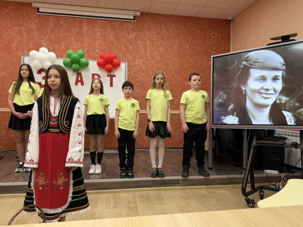 В навечерието на Националния празник – 3 март учениците от