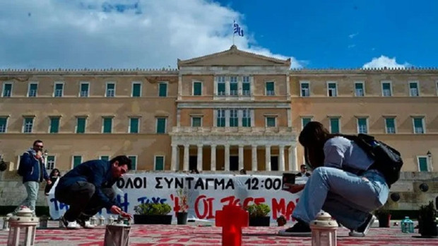 Пълна блокада в Гърция от стачки и протести заради третата годишнина от влаковата катастрофа край Темпи