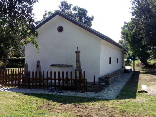 Храм на близо два века съхранява паметта за свети великомъченик