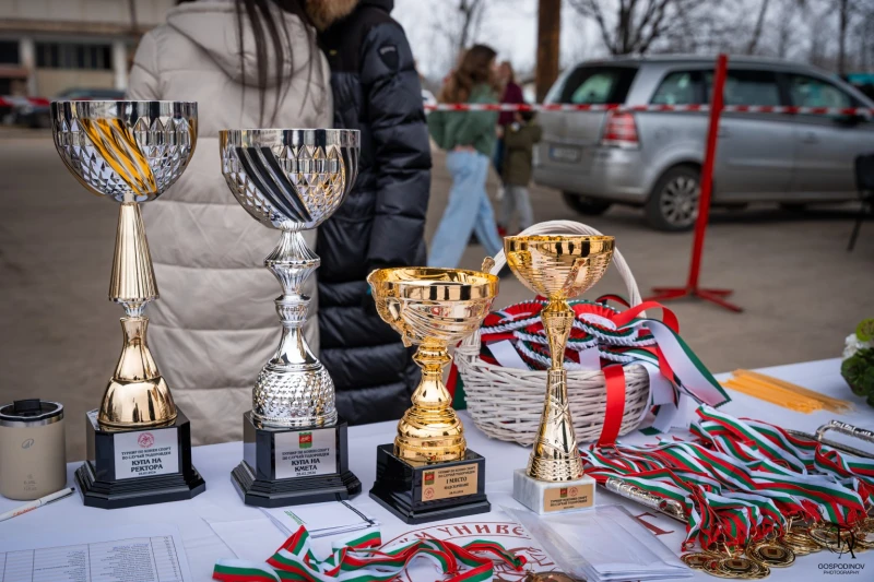 Секретарят на Община Стара Загора връчи Купата на кмета на конните състезания по повод Тодоровден
