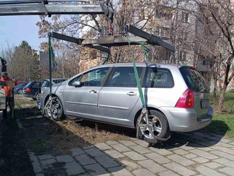 Акция срещу излезли от употреба автомобили, седем коли вдигнати за седмица в район "Тракия"
