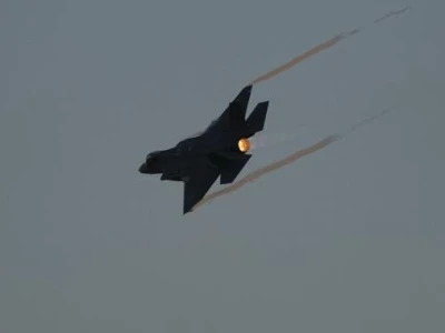 Израел обяви, че е свалил два изтребителя F5 и F4 на летището в Тебриз