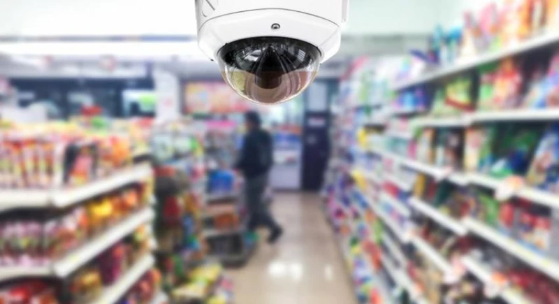 Срамно изпълнение от страна на клиентка на търговска верига в Пловдив