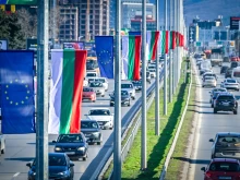 Подменят знамена по ключови булеварди в столицата