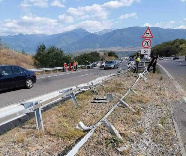 Жена е загинала при тежката катастрофа край Бобошево съобщиха от