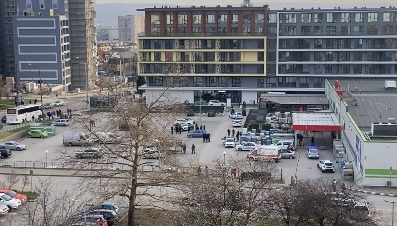 Поредна евакуация във Варна: Полиция отцепи района около строителен хипермаркет