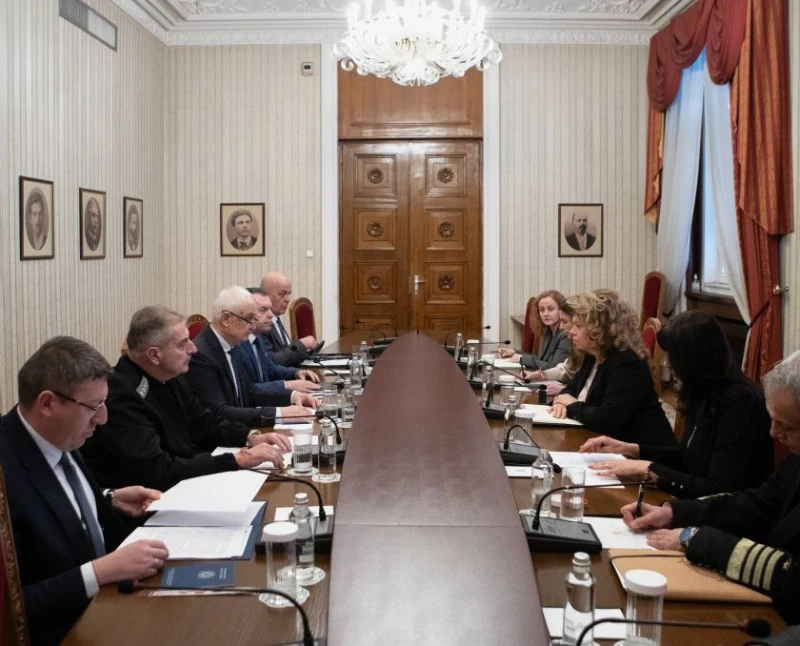 Президентът Йотова проведе среща относно евакуацията на българите от страните, засегнати от конфликта в Близкия изток