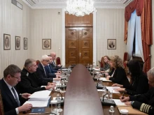 Президентът Йотова проведе среща относно евакуацията на българите от страните, засегнати от конфликта в Близкия изток
