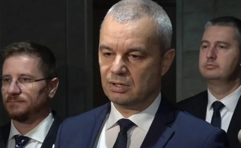 Костадин Костадинов от протеста за мир: Летище София в момента е военна цел