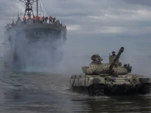 Иран затвори ключовия Ормузки проток: Гвардията ще удари всеки кораб, който се опита да премине