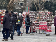 Сигнал: Инспектори от НАП масово глобяваха на Главната в Пловдив продавачи на мартеници